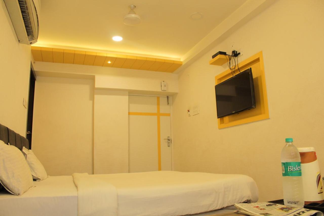 Hotel Maa Sharda Индор Екстериор снимка